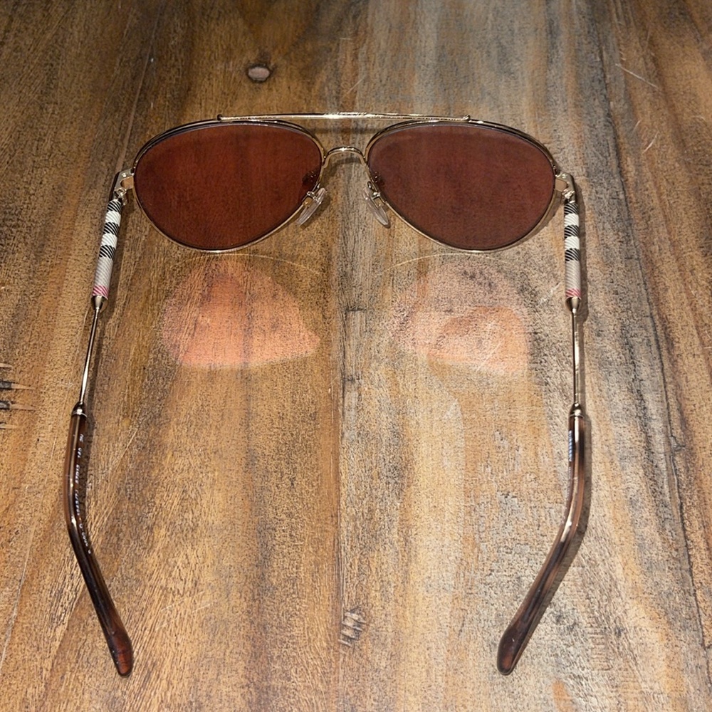 BURBERRY GOLD AVIATOR SUNGLASSES - Picture 4 of 8